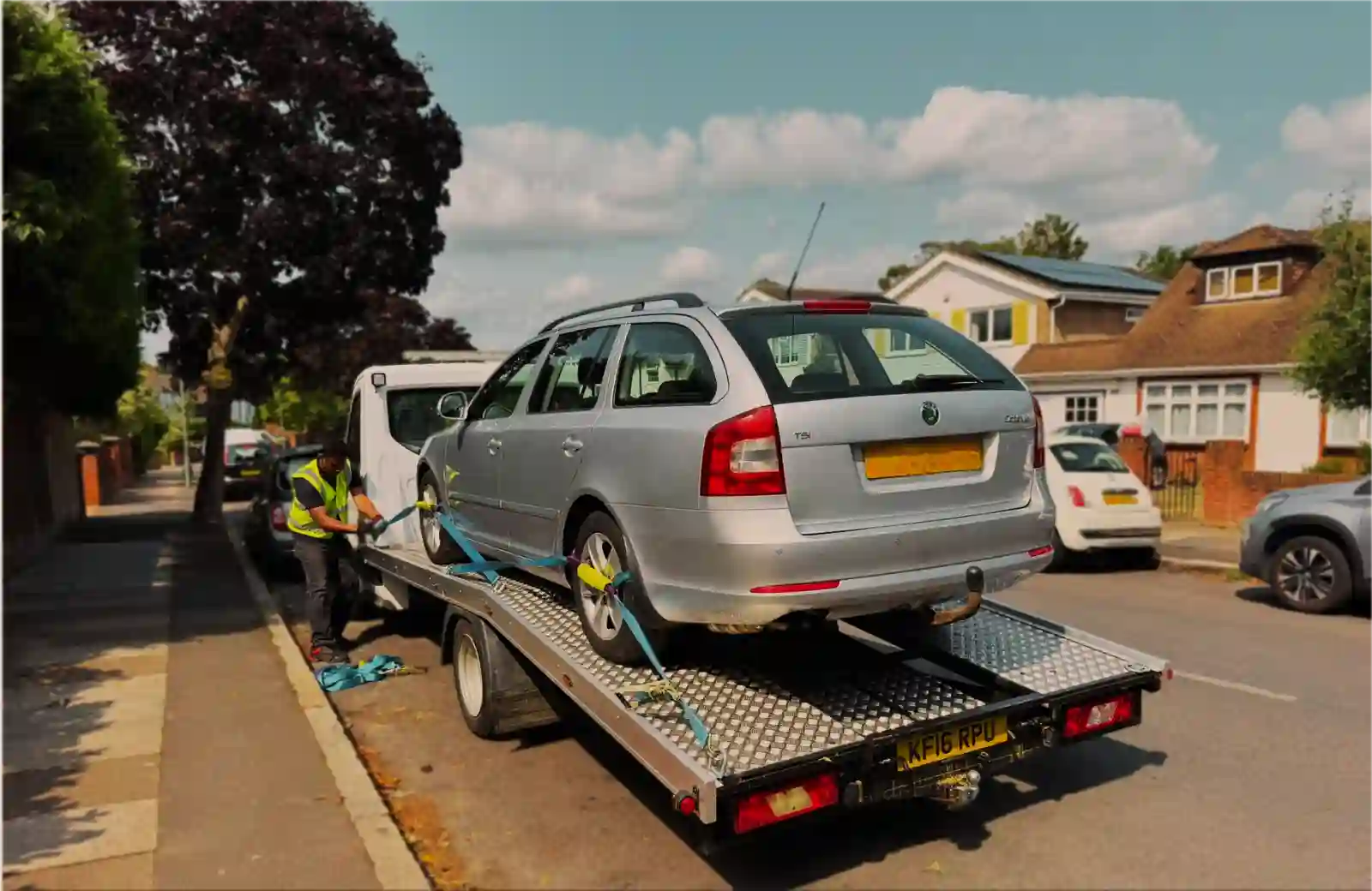 24/7 breakdown assistance service in the UK - Professional roadside help for flat tyres, dead batteries, and emergency breakdowns